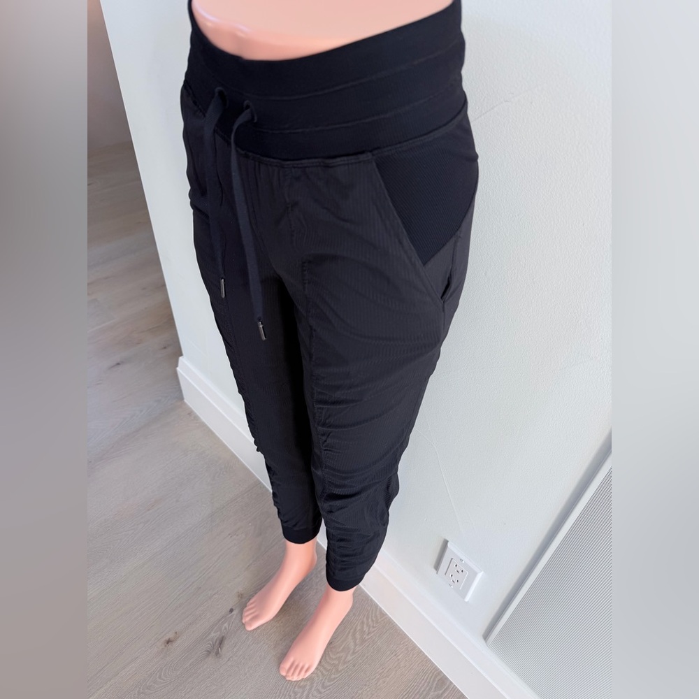New Lululemon Dance Studio Mid Rise Joggees in Black size 0 - Picture 7 of 10